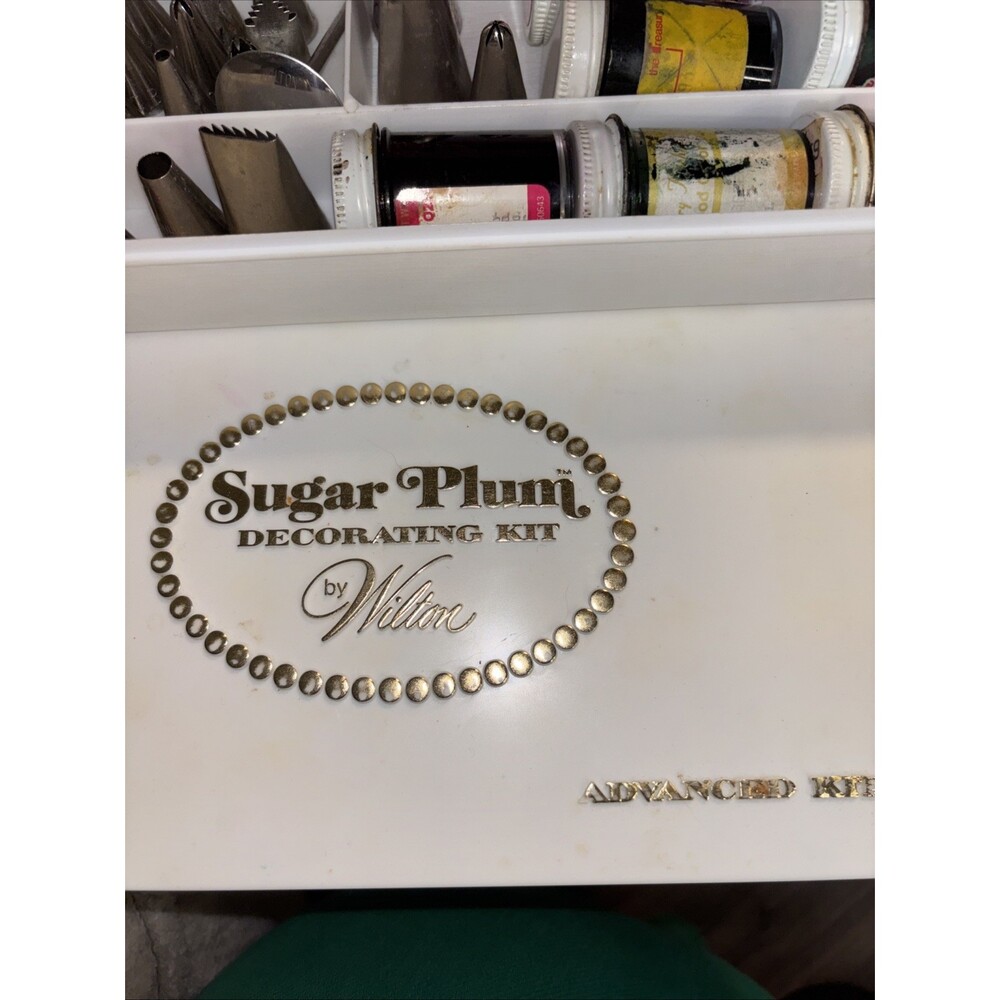 Vintage 1974 Wilton Sugar Plum Cake Decorating Kit Set with Box & Many Extras" - Picture 4 of 9